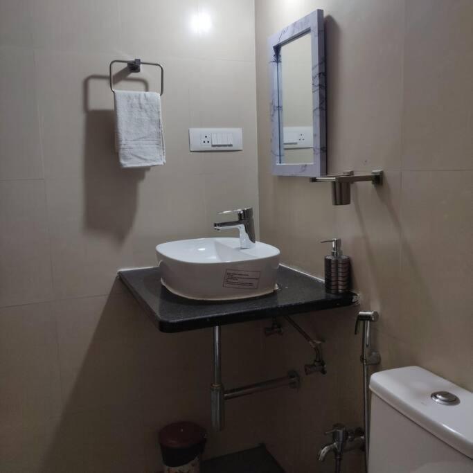 Kivi'S Kozy 2Bhk Luxurious Apartment Goa By Leela Homes Arpora Luaran gambar